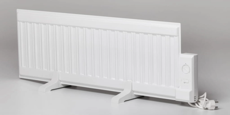 Polski ogrzewacz elektryczny olejowy ELPE 400 Watt 30x90 cm widok z perspektywy na szarym tle